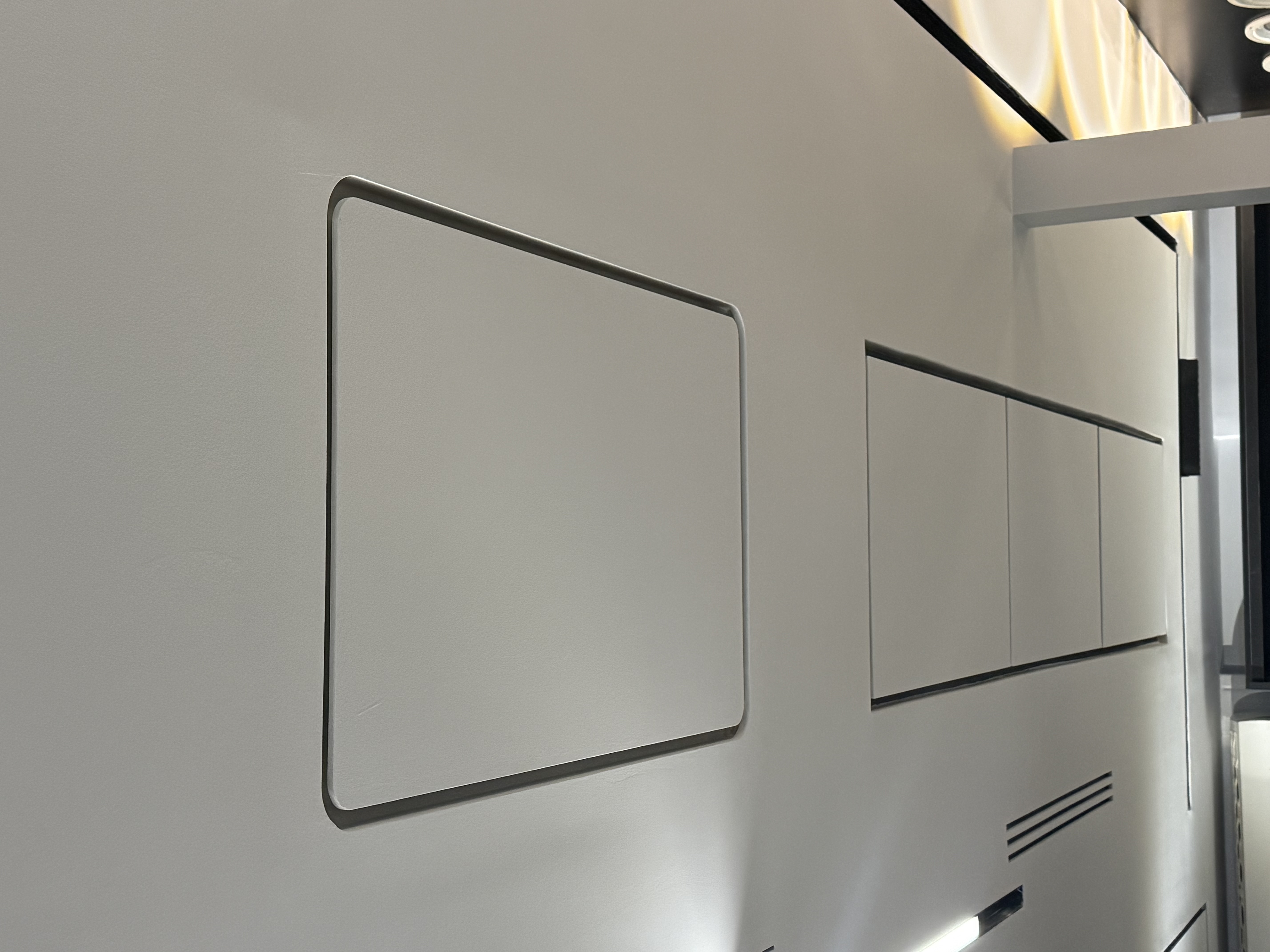  دریچه‌های زیردستگاهی فریم‌لس(Frameless Access Panels)